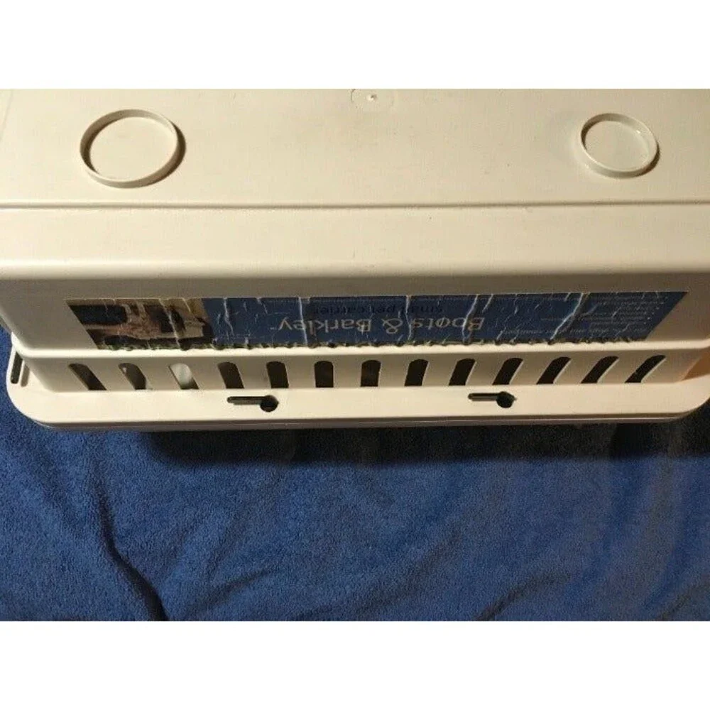 Boots and Barkley Airline Approved Pet carrier for small Dogs & Caps with Dish